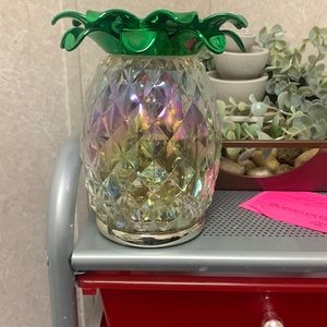 Single wick candle holder